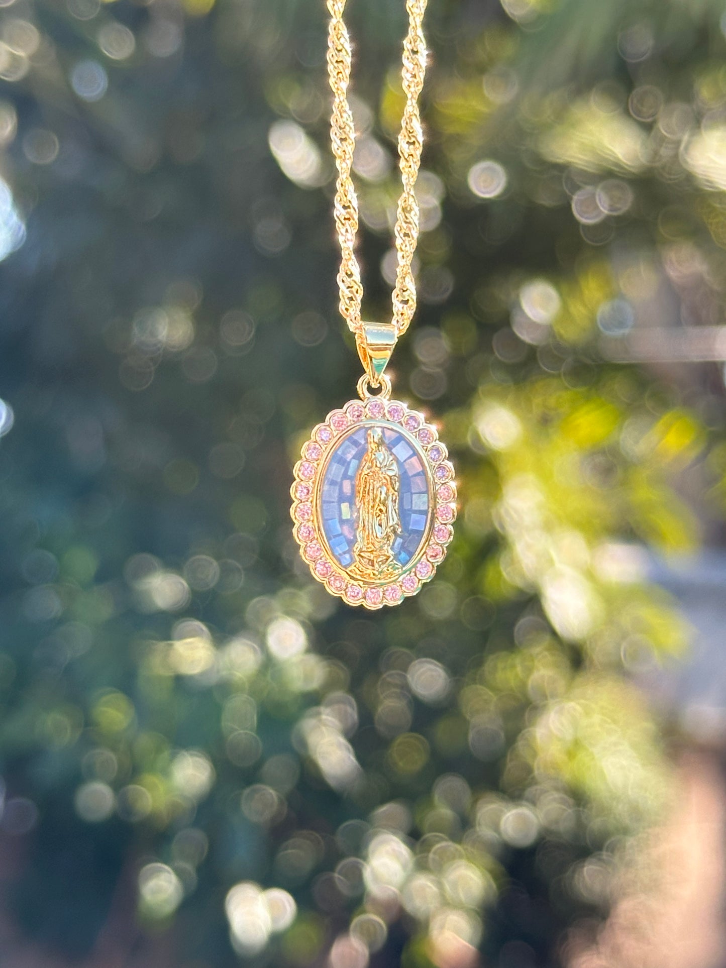 Oval Virgen Mary